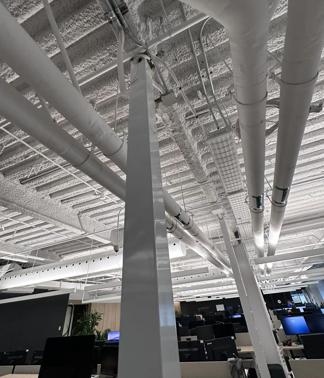 Câblage réseau et fibre optique de deux étages de bureaux, lien par lien — photo 4