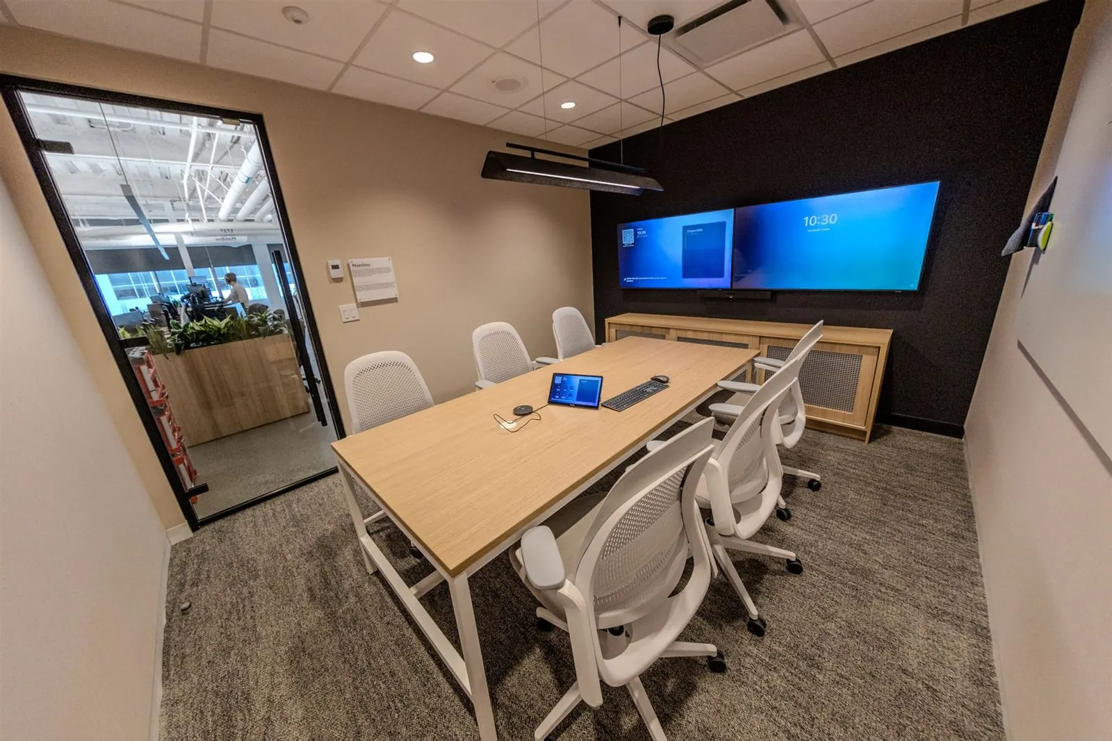 Salles de réunion et réseau pour le siège d'un studio de jeux vidéo — photo 3