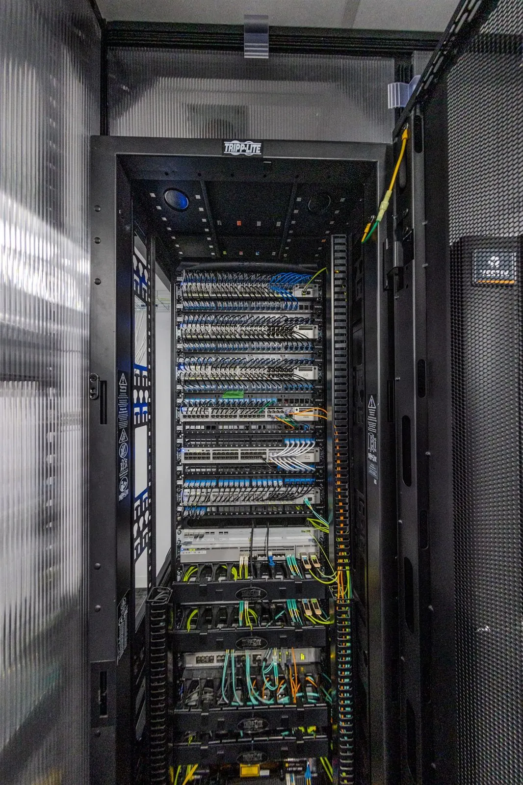 Salles de réunion et réseau pour le siège d'un studio de jeux vidéo — photo 5